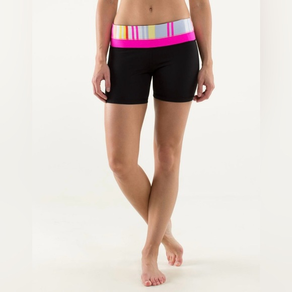 lululemon athletica Pants - Lululemon 10 Reverse Groove Shorts Reversible Black Multi Raspberry Glo Light